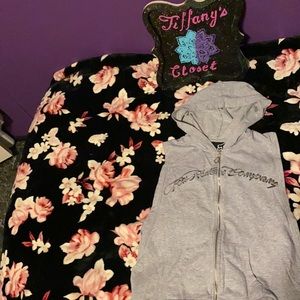 Fox Racing Embroidered Sleeveless Vest.